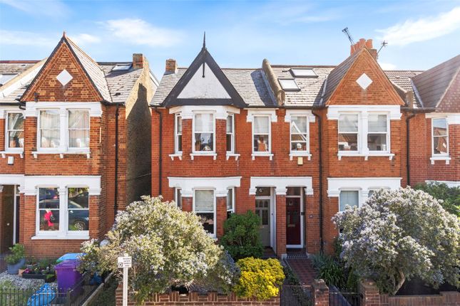 3 bed property, in Grove Avenue, £960,000