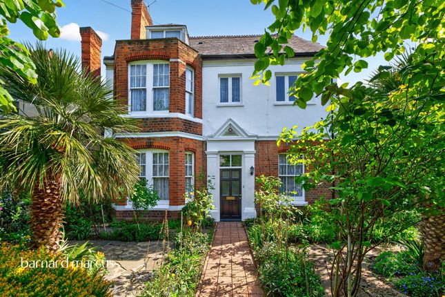 7 bed property, in Hanworth Road, £975,000
