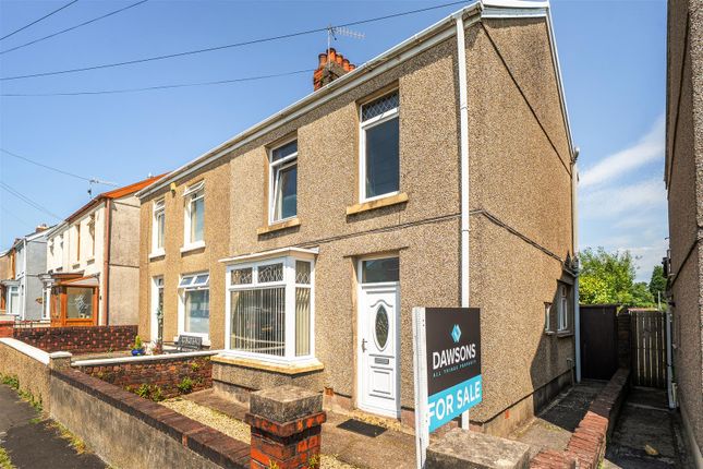 2 bed property, in Middle Road, £140,000