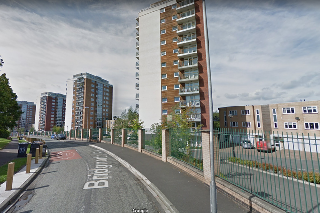 2 bed property, in Lakeside Rise, £120,000