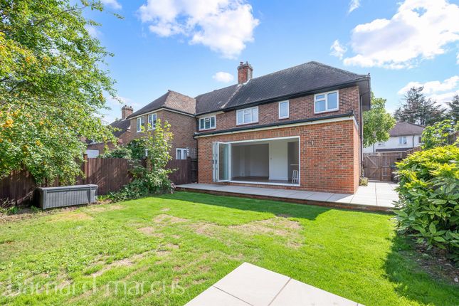 4 bed property, in Long Walk, £725,000