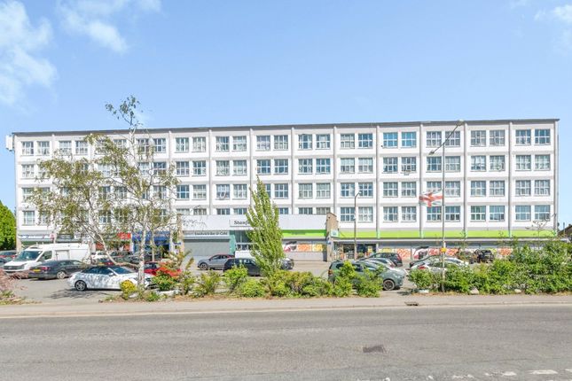 1 bed property, in Princess Margaret Road, £90,000