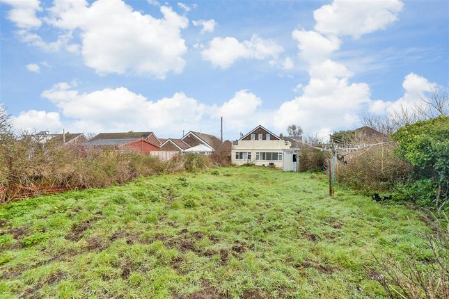2 bed property, in Dunes Road, £250,000