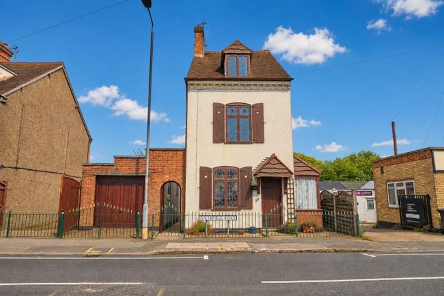 3 bed property, in Southfield Road, £280,000