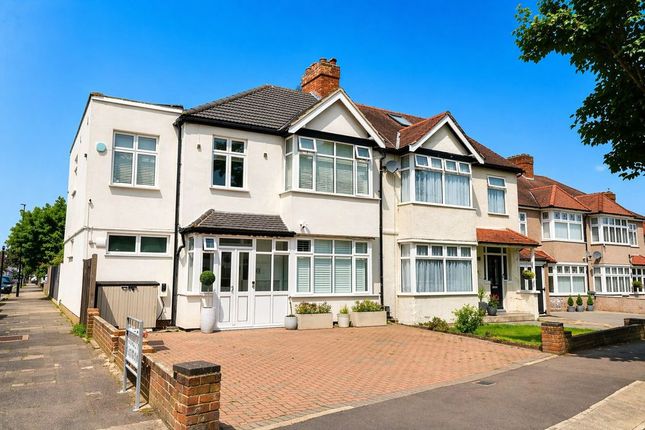 4 bed property, in Thaxted Road, £685,000