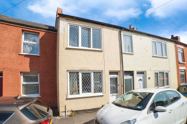 2 bed property, in Main Street, £130,000