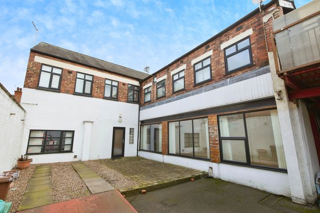 2 bed property, in Hucknall Road, £130,000