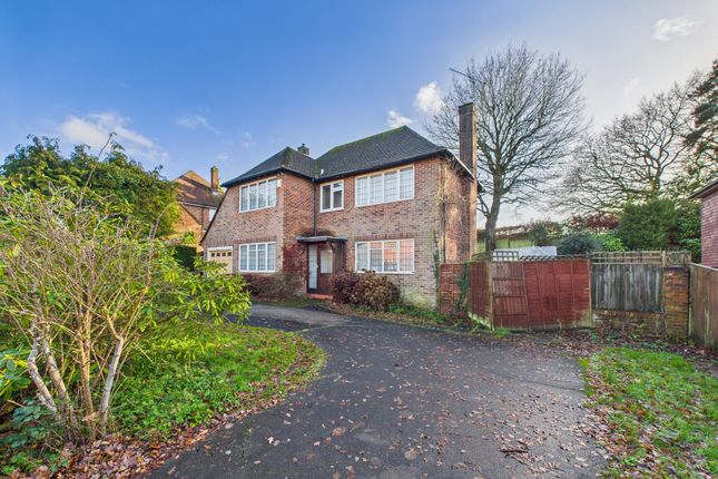 3 bed property, in Pollards Drive, £700,000
