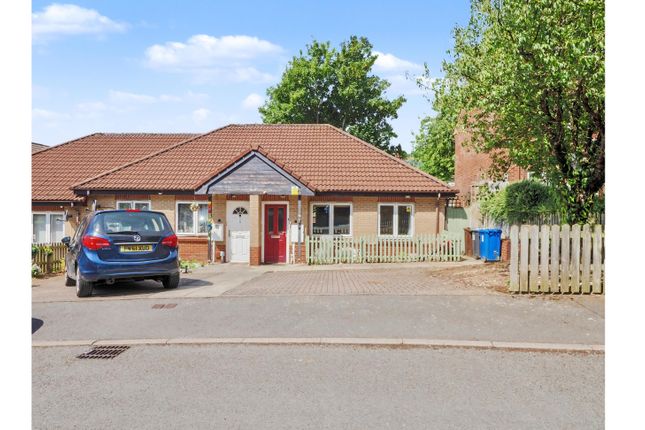 2 bed property, in 20 Huxley Close, £100,000