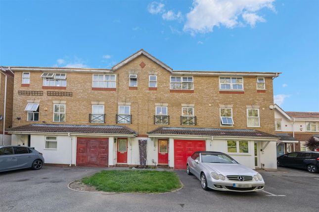 3 bed property, in Patching Way, £560,000