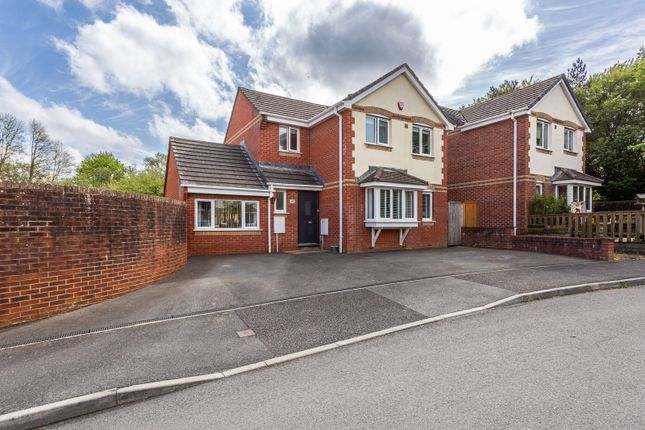 3 bed property, in Fairacre Avenue, £350,000