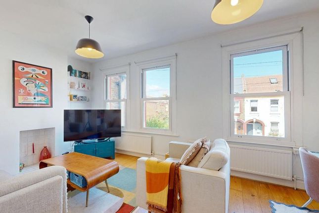 2 bed property, in Clementina Road, £449,950