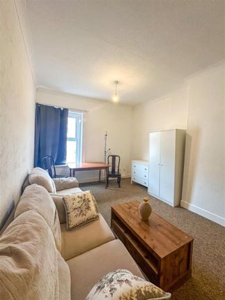 1 bed property, in Old Christchurch Road, £70,000