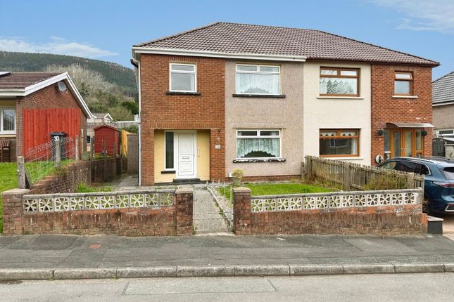 3 bed property, in Heol Cwmmawr, £120,000
