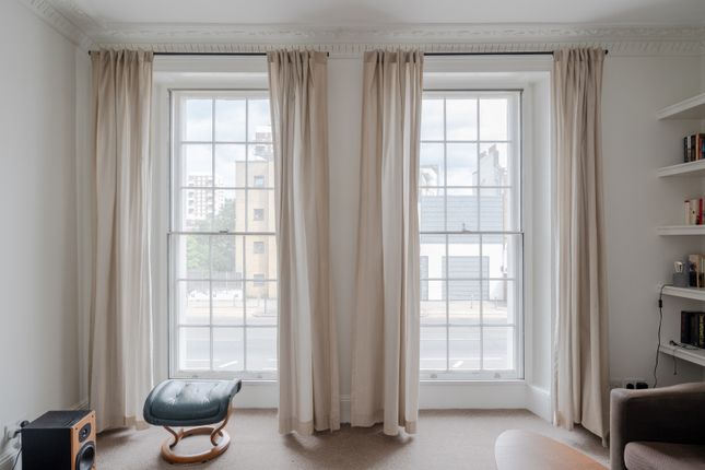 2 bed property, in Commercial Road, £475,000