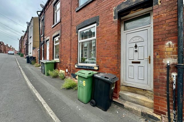 2 bed property, in Woodview Terrace, £105,000