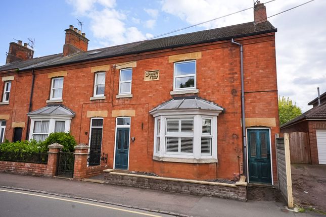 3 bed property, in South Street, £325,000