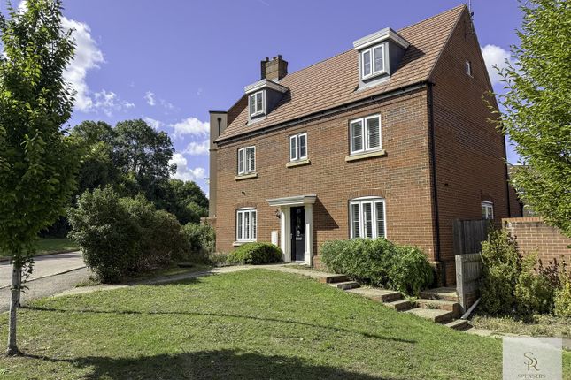 5 bed property, in Shearwater Road, £725,000