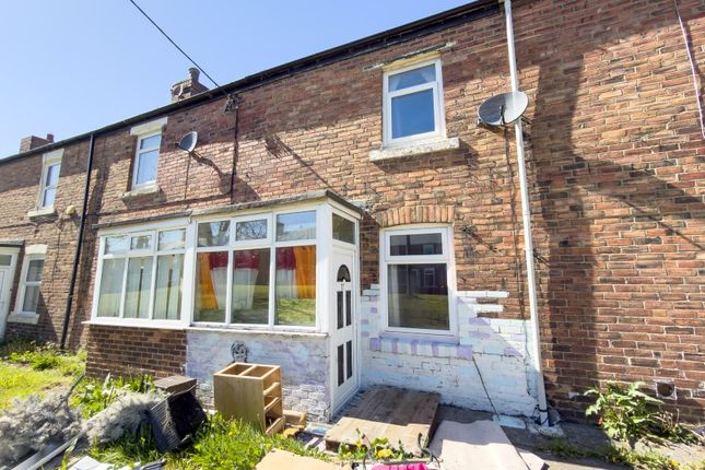 2 bed property, in 17 Edward Street, £27,000
