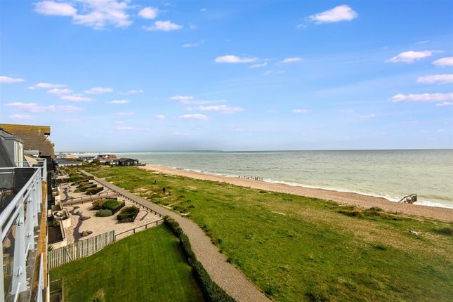 2 bed property, in San Diego Way, £285,000