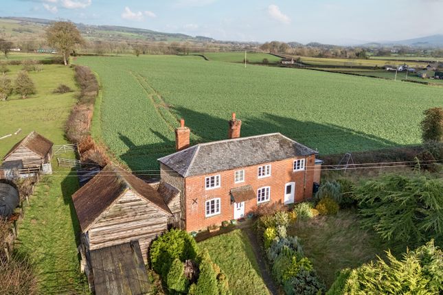 3 bed property, in Tower Hill, £500,000