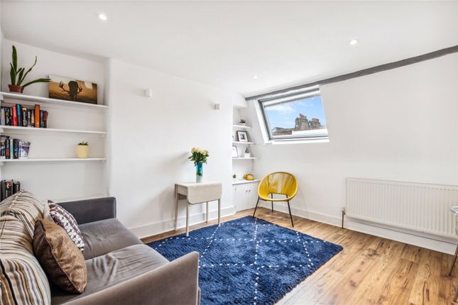 1 bed property, in Louvaine Road SW11, £425,000