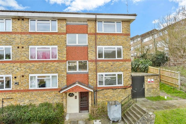 1 bed property, in Fort Pitt Street, £100,000