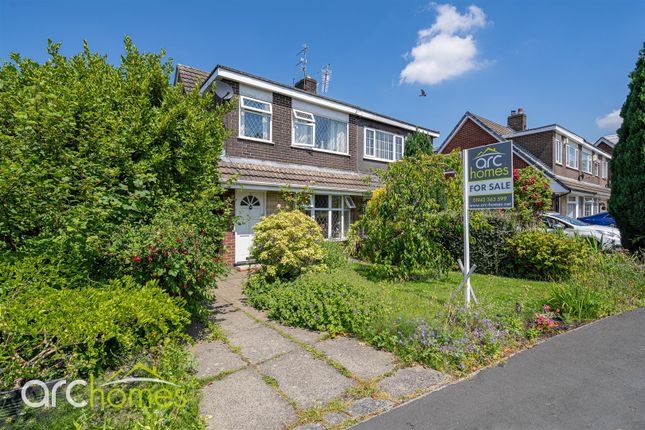 3 bed property, in Rydal Close, £230,000