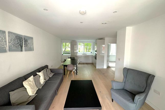 2 bed property, in Ferraro House, £625,000
