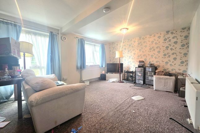 1 bed property, in College Avenue, £190,000