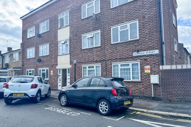 2 bed property, in Norfolk Street, £375,000
