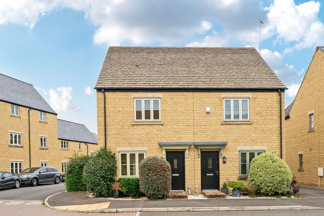 2 bed property, in Lysander Way, £300,000
