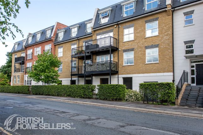 2 bed property, in Oldfield Road, £310,000