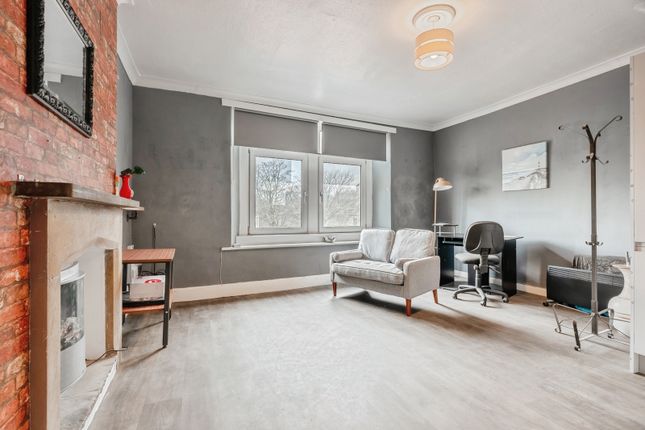 4 bed property, in Manchester Road, £95,000