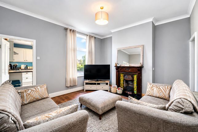 2 bed property, in George Street, £120,000