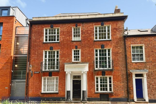 1 bed property, in Bartholomew Street East, £140,000