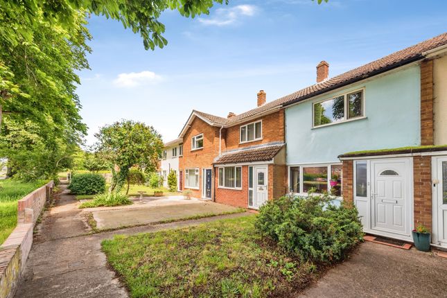 2 bed property, in Wootton Road, £295,000