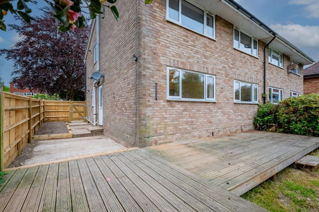 2 bed property, in Green Lane, £230,000