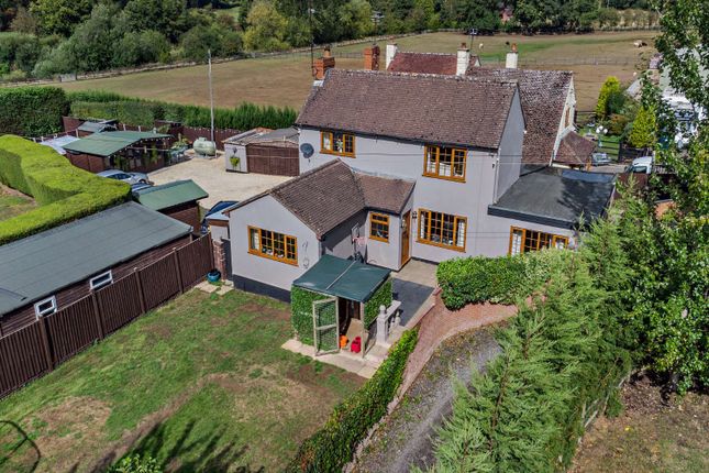 6 bed property, in Northwood Lane, £900,000