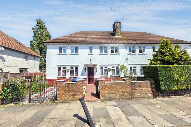 2 bed property, in Bridge Road, £290,000