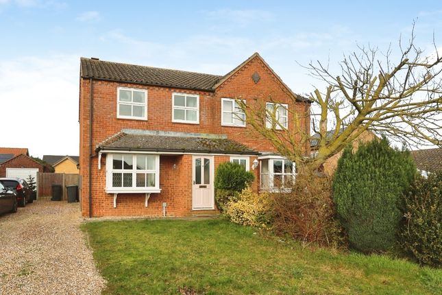 3 bed property, in Navenby, £220,000