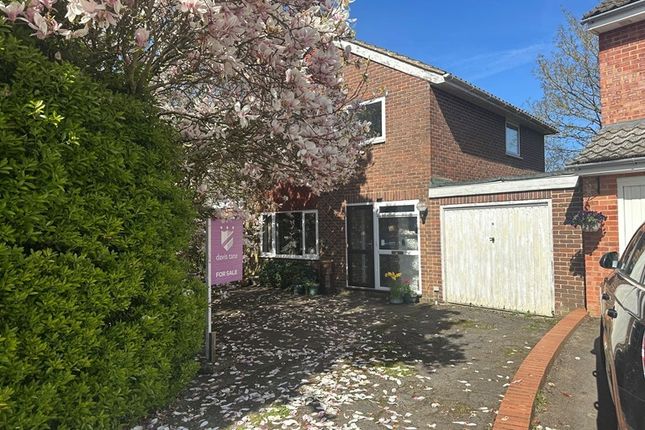 3 bed property, in Elizabeth Close, £700,000