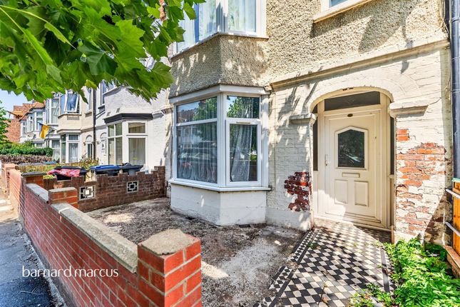 3 bed property, in Caithness Road, £550,000