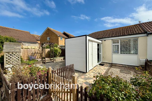 1 bed property, in Hill Park Road, £195,000