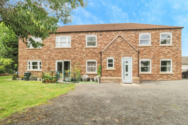 6 bed property, in Thorpe In Balne, £570,000