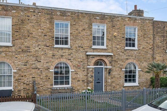 2 bed property, in Friary Road, £725,000