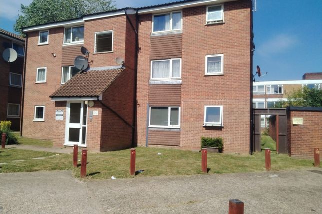1 bed property, in Makepeacr Road UB5, £175,000