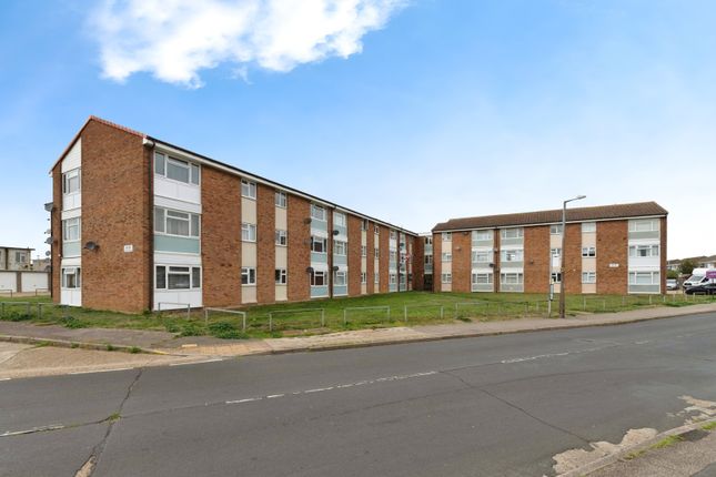 2 bed property, in Coronation Avenue, £175,000
