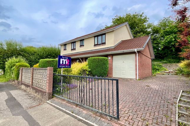 4 bed property, in Victoria Road, £340,000