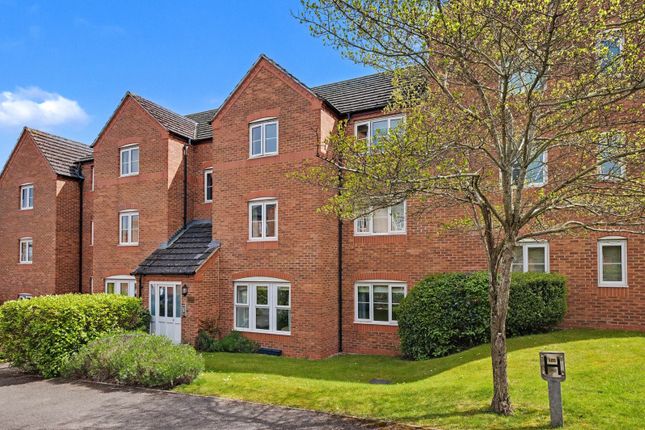 1 bed property, in Sherwood Place, £235,000
